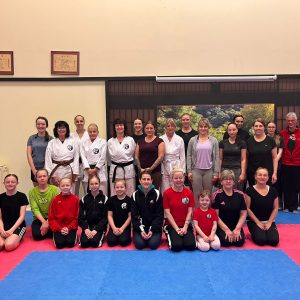 Frauenpower am Frauentag: viele Interessierte beim Karate „schnuppern“