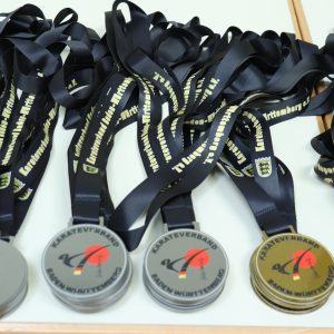 Karate-Landesmeisterschaft in Walldürn: Schüler/-innen und Kinder überzeugen